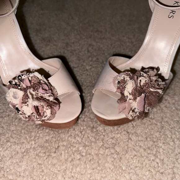 Bakers Florentina Tan Platform Heel - Picture 4 of 13